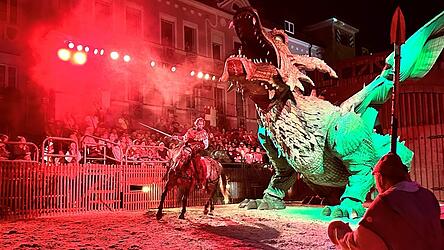 Kurz nach dem Sturz: Tobias Jelinek zeigte Courage und lieferte den Zuschauern nach dem Schockmoments einen rasanten Drachenkampf.