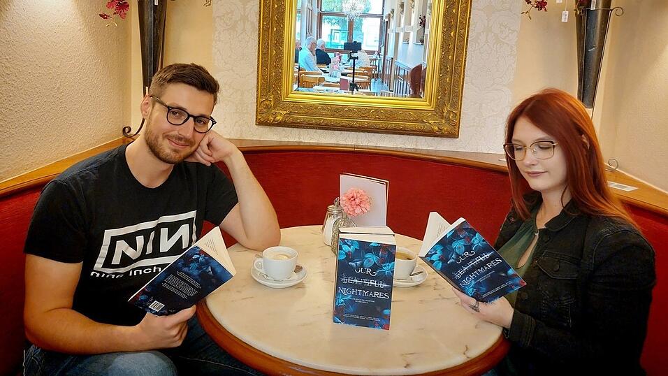 Die 27-jährige Nadine Koch hat schon mehrere Bücher geschrieben. Für Thomas Haimerl (30) ist „Our Beautiful Nightmares“ die erste veröffentlichte Geschichte. Die 27-jährige Nadine Koch hat schon mehrere Bücher geschrieben. Für Thomas Haimerl (30) ist „Our Beautiful Nightmares“ die erste veröffentlichte Geschichte.