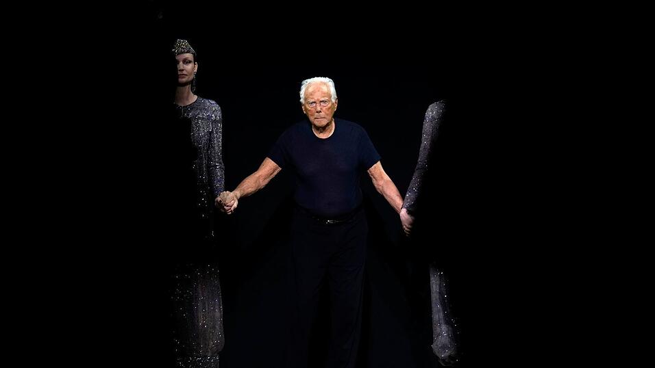 Giorgio Armani hatte bei der Präsentation der Herbst/Winter-Kollektion 2025/26 einen seiner letzten Auftritte. (Archivbild)