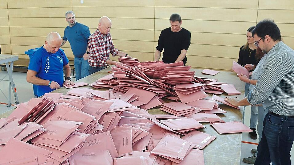 6.377 Rodinger stimmten &uuml;ber die k&uuml;nftige Zusammensetzung des Stadtrates ab. Die Ausz&auml;hlung erfolgte weitestgehend reibungslos.