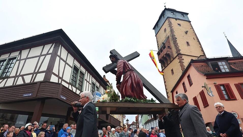 Die Figuren sind teils 150 Kilogramm schwer. (Archivbild)