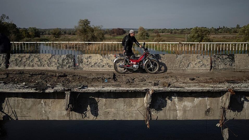 Die Brücken über den Fluss Oskil bei Kupjansk sind nach dreieinhalb Jahren Krieg weitgehend zerstört. (Archivbild)