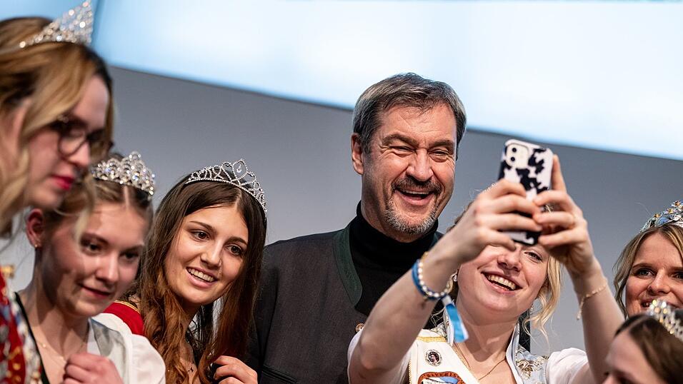 Ein Selfie hier, ein Selfie da: Für CSU-Chef Markus Söder sind Posts in sozialen Netzwerken mehr als Unterhaltung. (Archivbild)