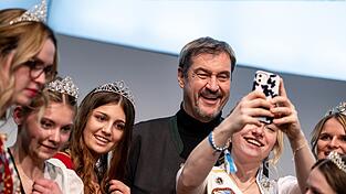 Ein Selfie hier, ein Selfie da: Für CSU-Chef Markus Söder sind Posts in sozialen Netzwerken mehr als Unterhaltung. (Archivbild)