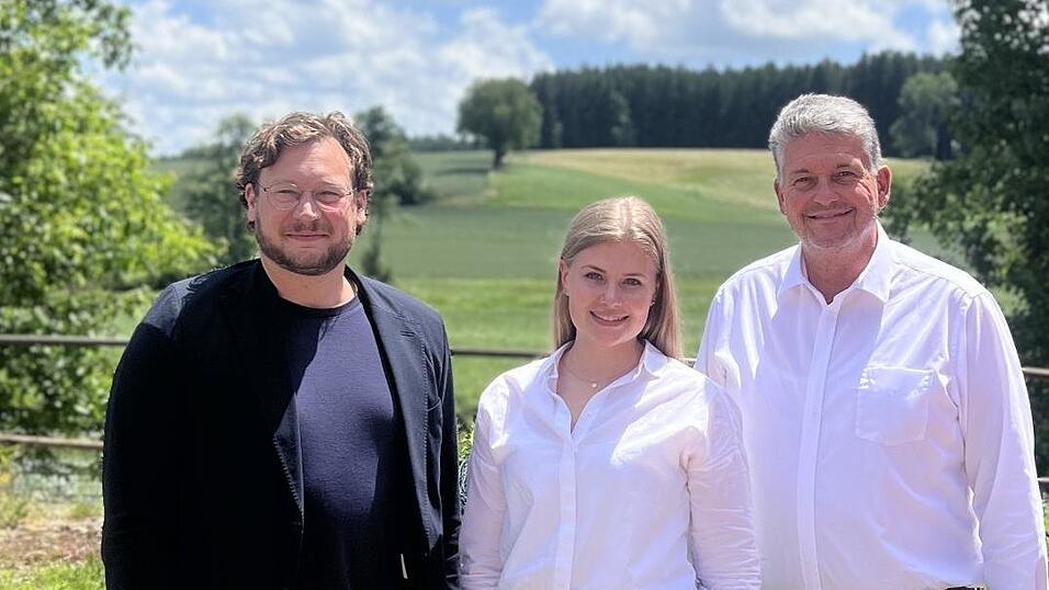 Annika Hagn mit den Stellvertretern Peter Forstner (r.) und Michael Koch (l.). Annika Hagn mit den Stellvertretern Peter Forstner (r.) und Michael Koch (l.).