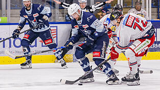 Dem EV Landshut um Trevor Gooch (rechts) wollte in Weiden irgendwie nicht so wirklich etwas gelingen. Und wenn doch, dann waren die Blue Devils stets zur Stelle - sp&auml;testens der starke Torh&uuml;ter Kristian Hufsky.
