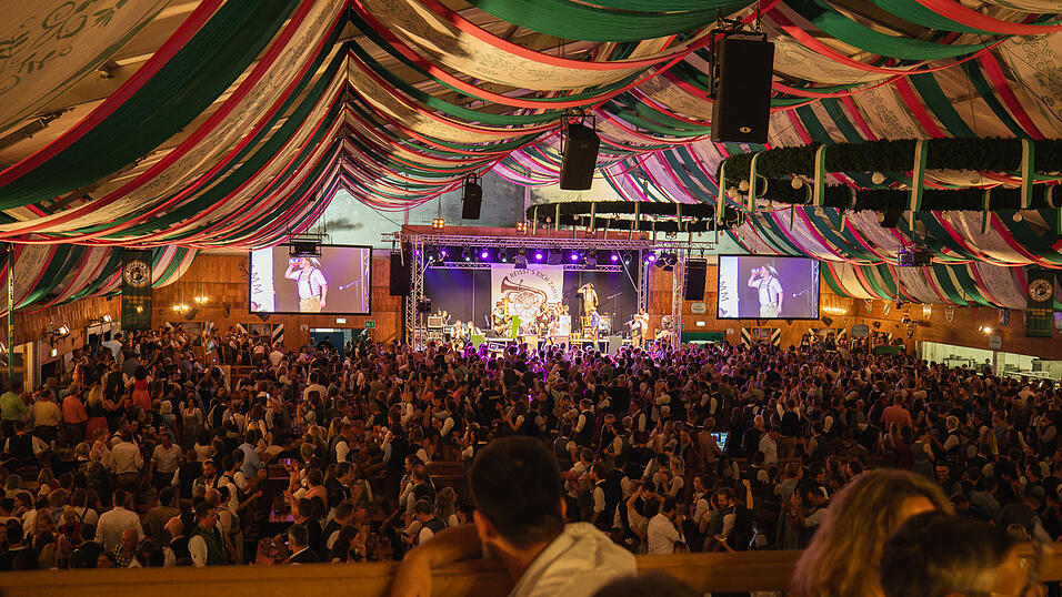 Die Partybilder vom Sonntag, 18. August, aus dem Festzelt Weckmann. Die Partybilder vom Sonntag, 18. August, aus dem Festzelt Weckmann.
