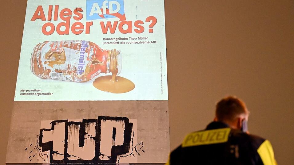 Der Verein Campact demonstriert bundesweit gegen die N&auml;he des Molkerei-Unternehmers Theo M&uuml;ller zu AfD-Chefin Alice Weidel.