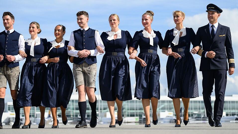 Auf ausgewählten Flügen trägt die Trachtencrew der Lufthansa ihre neuen Outfits. Auf ausgewählten Flügen trägt die Trachtencrew der Lufthansa ihre neuen Outfits.