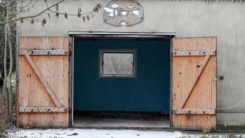 Die Garage bleibt leer: Wer auf falsche Auto-Inserate reinfällt, bekommt kein Fahrzeug - aber auch kein Geld zurück. (Symbolbild) Die Garage bleibt leer: Wer auf falsche Auto-Inserate reinfällt, bekommt kein Fahrzeug - aber auch kein Geld zurück. (Symbolbild)