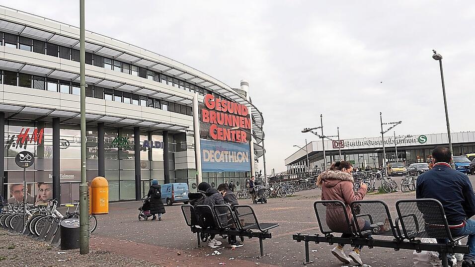 Am Bahnhof Gesundbrunnen kam es zu einer brutalen Attacke mit Messern und Schlagst&ouml;cken.