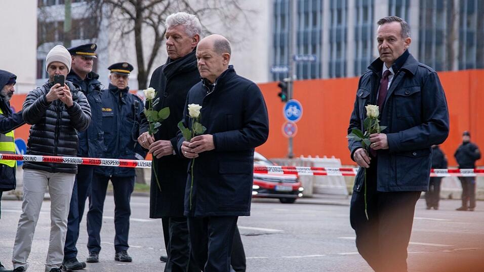 Mindestens 37 Menschen wurden verletzt, als ein Afghane mit seinem Auto in eine Demonstration fuhr. Ein zweij&auml;hriges M&auml;dchen und seine 37 Jahre alte Mutter starben. Bundeskanzler Olaf Scholz (SPD) und der parteilose Bundesverkehrsminister Volker Wissing suchten den Tatort in M&uuml;nchen auf.