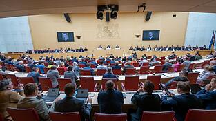 Nach Söders Regierungserklärung äußern sich die Oppositionsparteien. Nach Söders Regierungserklärung äußern sich die Oppositionsparteien.