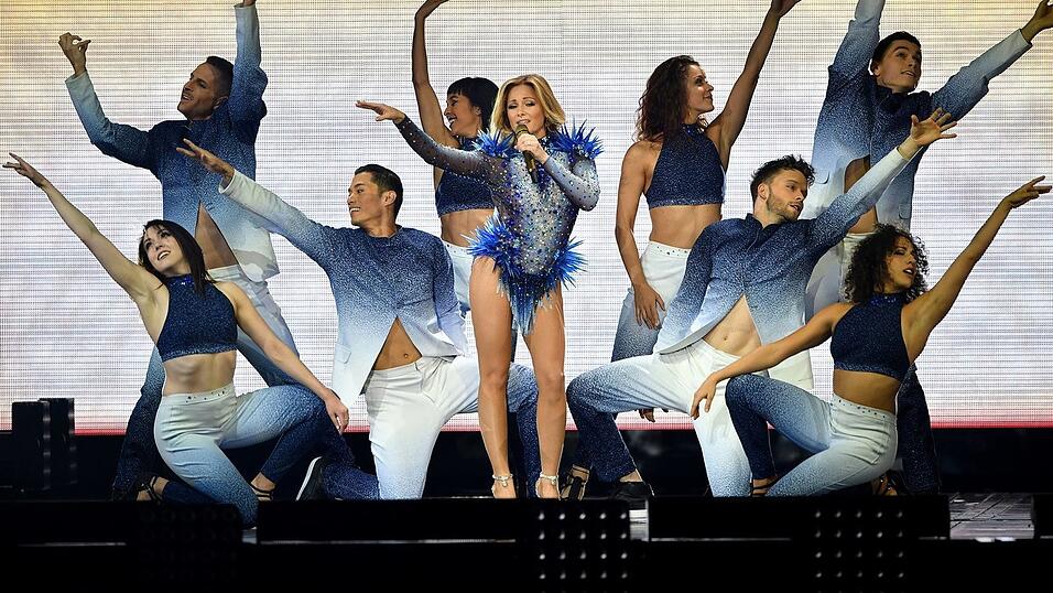Superstar Helene Fischer verzauberte am Dienstagabend das Publikum in der Münchner Olympiahalle mit einer grandiosen Show. Superstar Helene Fischer verzauberte am Dienstagabend das Publikum in der Münchner Olympiahalle mit einer grandiosen Show.