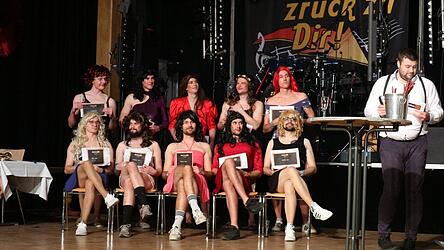 Zwischen diesen zauberhaften 'Damen' musste sich der 'Butchelor' entscheiden.