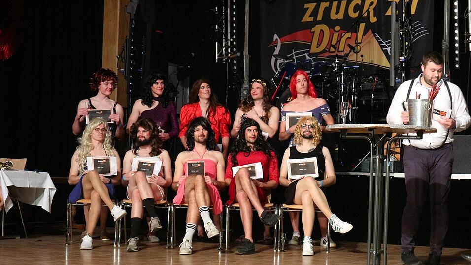 Zwischen diesen zauberhaften 'Damen' musste sich der 'Butchelor' entscheiden.