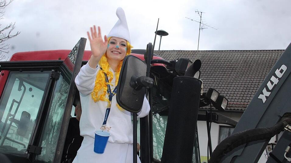 Viele Faschings-Fans haben sich am Samstag den Umzug in Langenbach angesehen. Viele Faschings-Fans haben sich am Samstag den Umzug in Langenbach angesehen.