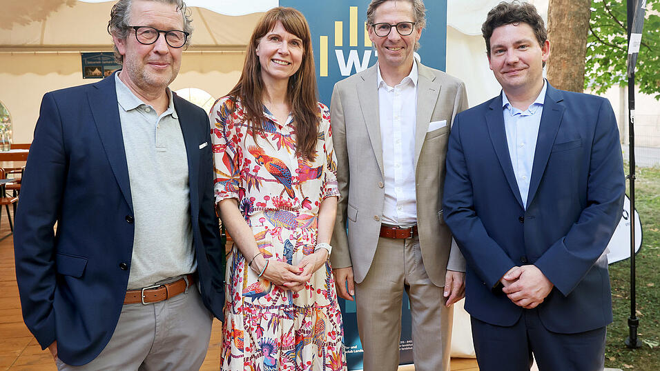 Oberbürgermeister Thomas Haslinger (von rechts) mit dem WTC-Vorstand um Vorsitzenden Thomas Küffner, Kerstin Glöckner und Florian Schneider beim Sommerempfang des WTC Oberbürgermeister Thomas Haslinger (von rechts) mit dem WTC-Vorstand um Vorsitzenden Thomas Küffner, Kerstin Glöckner und Florian Schneider beim Sommerempfang des WTC