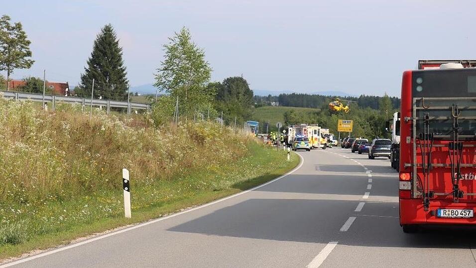 T&ouml;dlicher Verkehrsunfall am Freitag auf der Bundesstra&szlig;e B85 bei Ruderting im Landkreis Passau.