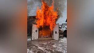 Zahlreiche Feuerwehrleute bekämpften die Flammen.
