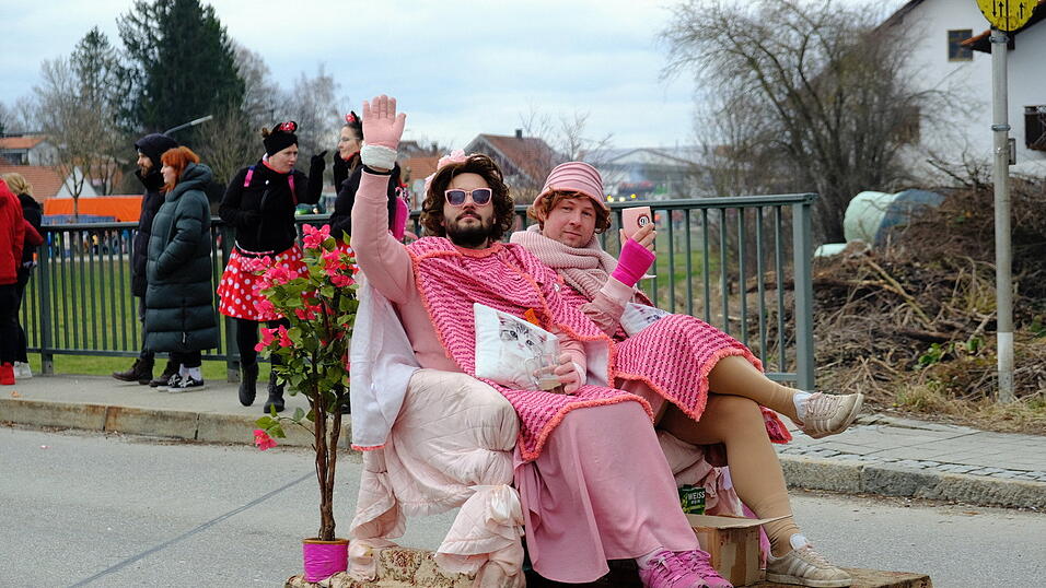 Beste Stimmung herrschte beim Rosenmontagszug in Geisenhausen.