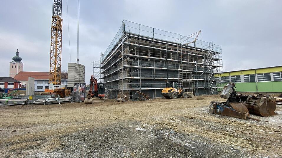 Blick auf die Baustelle an der Grund- und Mittelschule