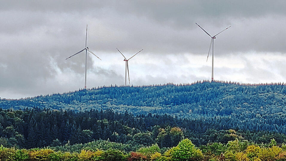 Die drei Windräder bei Wiesenfelden werden nicht die einzigen bleiben.