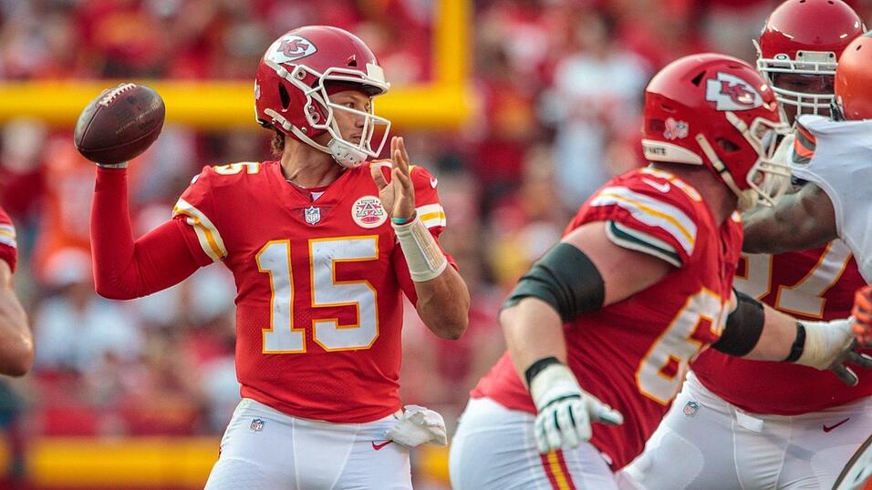 Patrick Mahomes f&uuml;hrte die Kansas City Chiefs am ersten NFL-Wochenende der neuen Saison zum Sieg &uuml;ber die Cleveland Browns.