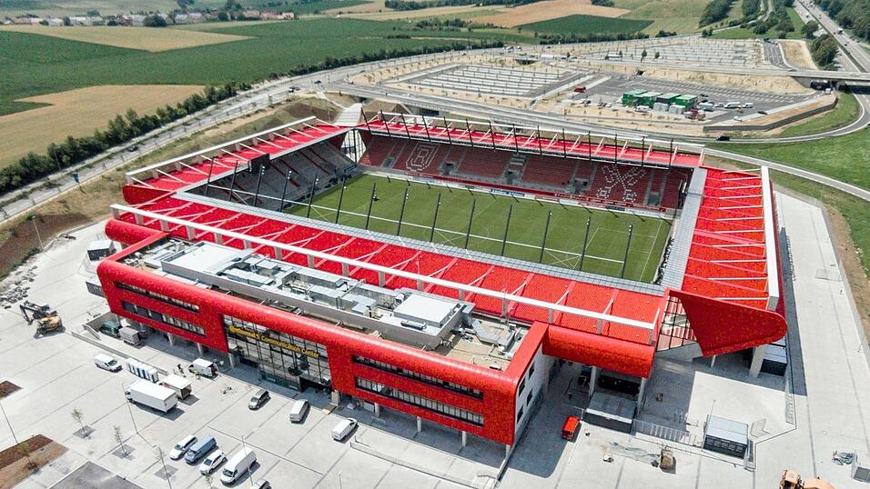 Am Samstag spielt der SSV Jahn Regensburg im Jahnstadion gegen den 1. FC Nürnberg. (Symbolbild)