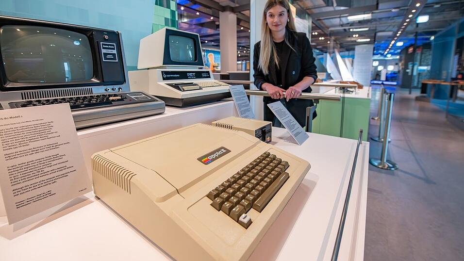 1977: Vom Apple II - dem Meisterst&uuml;ck von Steve Wozniak - wurden &uuml;ber 6 Millionen Exemplare verkauft.