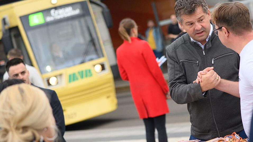 Kein Termin war Sven Schulze (CDU) zu klein, um Bürger und Unternehmer zu treffen. (Archivbild) Kein Termin war Sven Schulze (CDU) zu klein, um Bürger und Unternehmer zu treffen. (Archivbild)