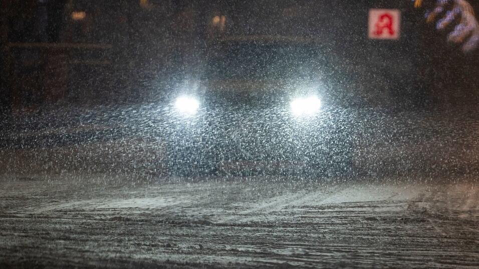 Bei den Glätteunfällen ist es überwiegend zu Blechschäden gekommen. (Symbolbild) Bei den Glätteunfällen ist es überwiegend zu Blechschäden gekommen. (Symbolbild)