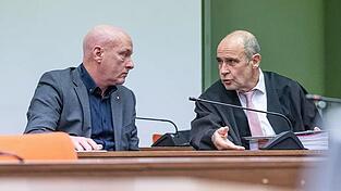 Prozess in M&uuml;nchen: Joachim Wolbergs (l), fr&uuml;herer Oberb&uuml;rgermeister von Regensburg, sitzt im Verhandlungssaal des Landgerichts neben seinem Verteidiger Peter Witting. Es geht um Parteispenden im Kommunalwahlkampf 2014. (Archivbild)