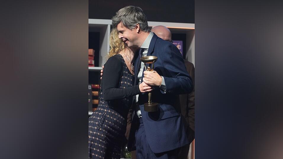 Er bekommt die Auszeichnung für sein Buch «Flesh».