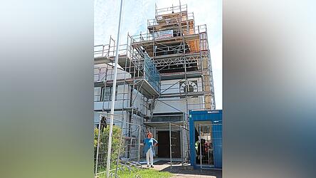 Die Erl&ouml;serkirche in Bogen wird renoviert. Die Dachziegel k&ouml;nnen gegen eine Spende erworben werden und kommen dann mit dem Namen des Spenders beschriftet auf das neue Kirchendach.