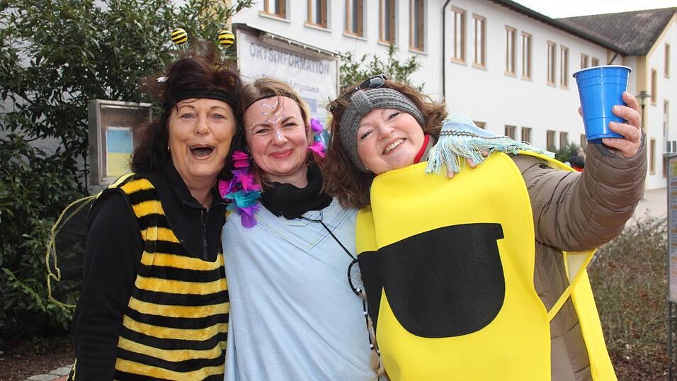 Viele Faschings-Fans haben sich am Samstag den Umzug in Langenbach angesehen. Viele Faschings-Fans haben sich am Samstag den Umzug in Langenbach angesehen.