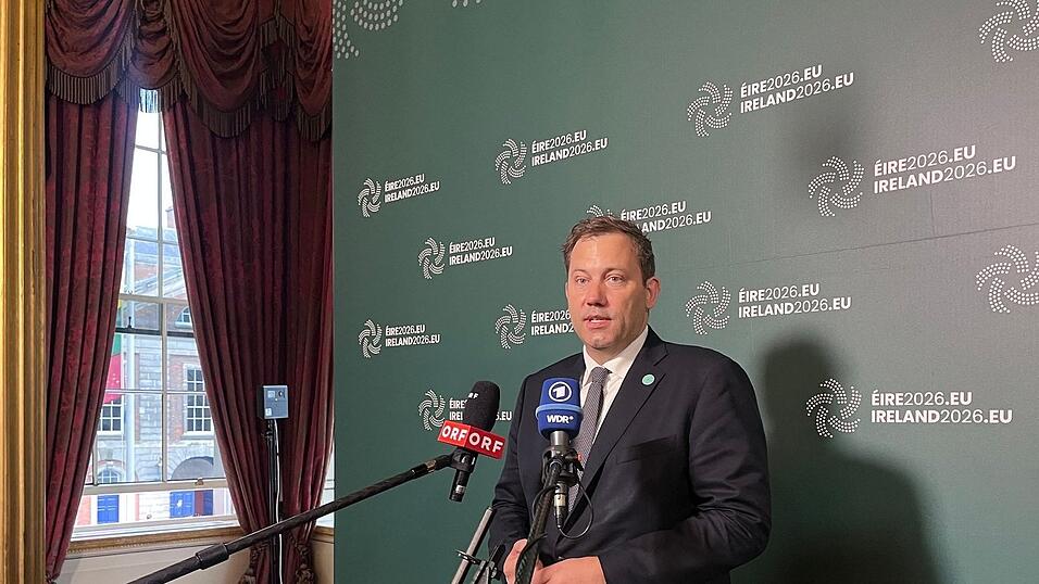 Seit Tagen wird auch auf höchster Ebene über eine Entlastung bei den Spritpreisen diskutiert. Seit Tagen wird auch auf höchster Ebene über eine Entlastung bei den Spritpreisen diskutiert.