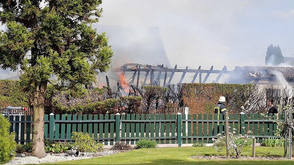 Der Polizei zufolge laufen derzeit aufw&auml;ndige L&ouml;scharbeiten.