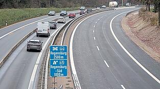 Dieses und kommendes Wochenende jeweils von Samstag auf Sonntag sind zwei letzte Vollsperrungen nötig, dann kann die A93 freigegeben werden.