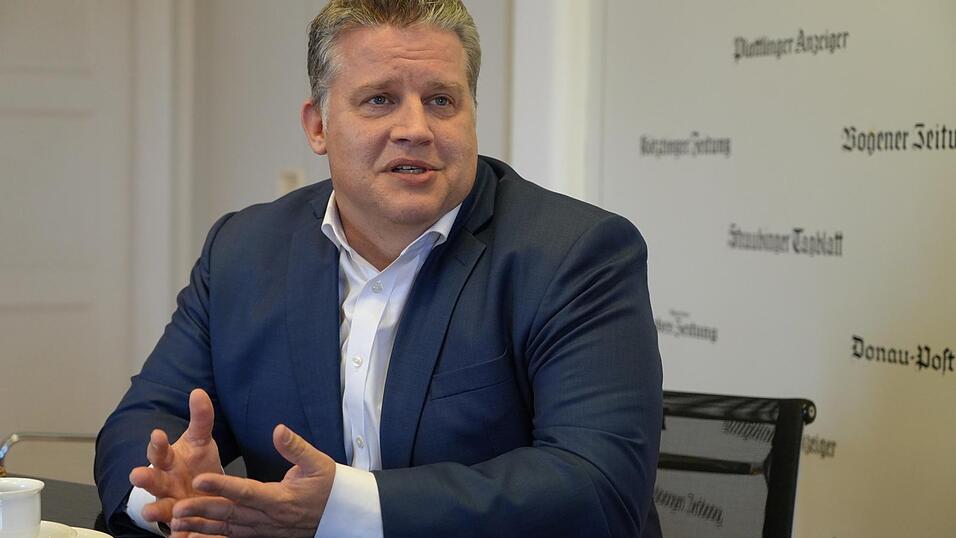 Der mittelfränkische Bundestagsabgeordnete Carsten Träger führt die Bayern-SPD in die Wahl am 23. Februar. Beim Interview in unserem Straubinger Verlagshaus spricht er sich auch für ein Verbot der AfD aus. Der mittelfränkische Bundestagsabgeordnete Carsten Träger führt die Bayern-SPD in die Wahl am 23. Februar. Beim Interview in unserem Straubinger Verlagshaus spricht er sich auch für ein Verbot der AfD aus.