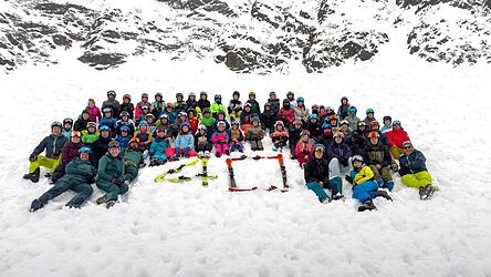 Der Kinderskiurlaub 2025 hatte mit Regen zu kämpfen, aber auch das tat der Stimmung keinen Abbruch.