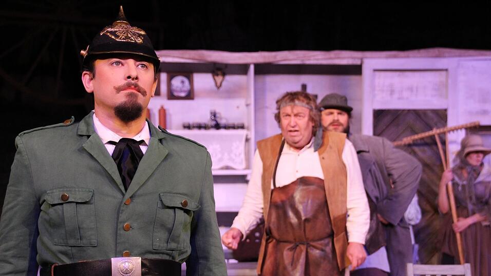 Im Gasthaus: Schmid Wittich (J&uuml;rgen Lorenz) stellt sich auf die Seite der Weber.