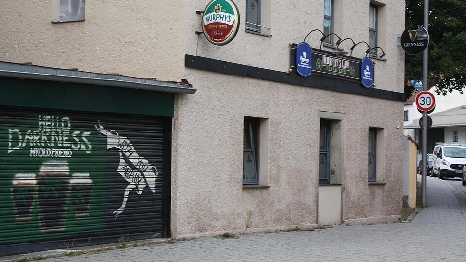 Rund fünf Jahre nach Eröffnung ist Schluss im Irish Pub: Das Ehepaar Samantha und Tobia Orlandini sperren die urige Kneipe zu.