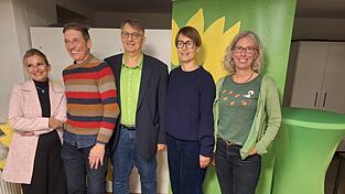 Sie stehen hinter ihrem OB-Kandidaten: (v. l.) Nermin Jenetzke, Peter Högn, Christian Heilmann-Tröster, Maren Lex und Anita Goller. Sie stehen hinter ihrem OB-Kandidaten: (v. l.) Nermin Jenetzke, Peter Högn, Christian Heilmann-Tröster, Maren Lex und Anita Goller.