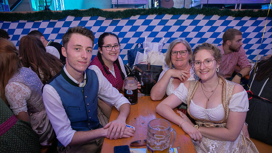Die Partybilder von Sonntag, 21. August 2022, aus dem Festzelt Reisinger.