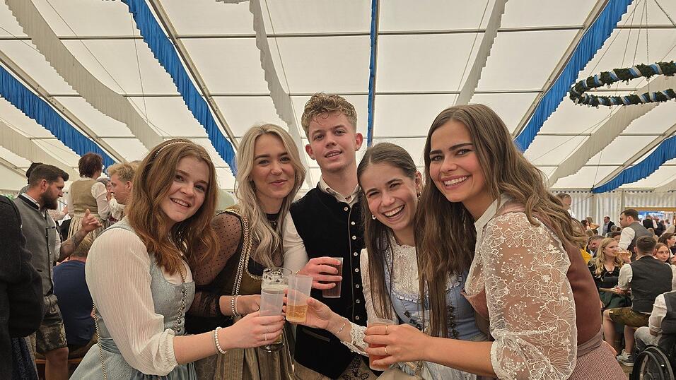 Die besten Bilder vom Partyfrühschoppen beim Gergweiser Volksfest. Die besten Bilder vom Partyfrühschoppen beim Gergweiser Volksfest.