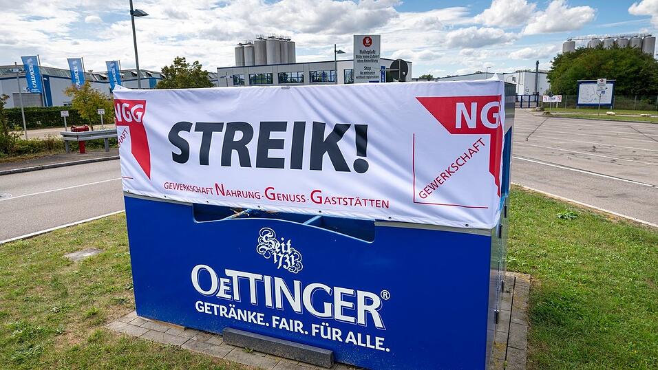 Über Monate befehdeten sich bei der Großbrauerei Oettinger Gewerkschaft NGG und Geschäftsführung. (Archivbild) Über Monate befehdeten sich bei der Großbrauerei Oettinger Gewerkschaft NGG und Geschäftsführung. (Archivbild)