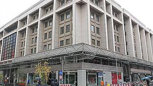 Offiziell handelt es sich beim Russischen Haus mitten in der Bundeshauptstadt um ein Kulturinstitut. Offiziell handelt es sich beim Russischen Haus mitten in der Bundeshauptstadt um ein Kulturinstitut.