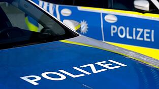 Die Polizei ermittelt nach einem t&ouml;dlichen Verkehrsunfall bei Burgpreppach. (Symbolbild)