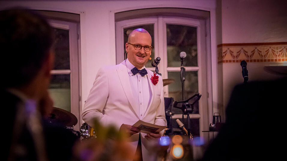 Anlässlich des 225-jährigen Bestehens veranstaltete das Landshuter Modehaus Oberpaur eine Jubliäumsgala - samt Vorführung historischer Abendkleider. Anlässlich des 225-jährigen Bestehens veranstaltete das Landshuter Modehaus Oberpaur eine Jubliäumsgala - samt Vorführung historischer Abendkleider.